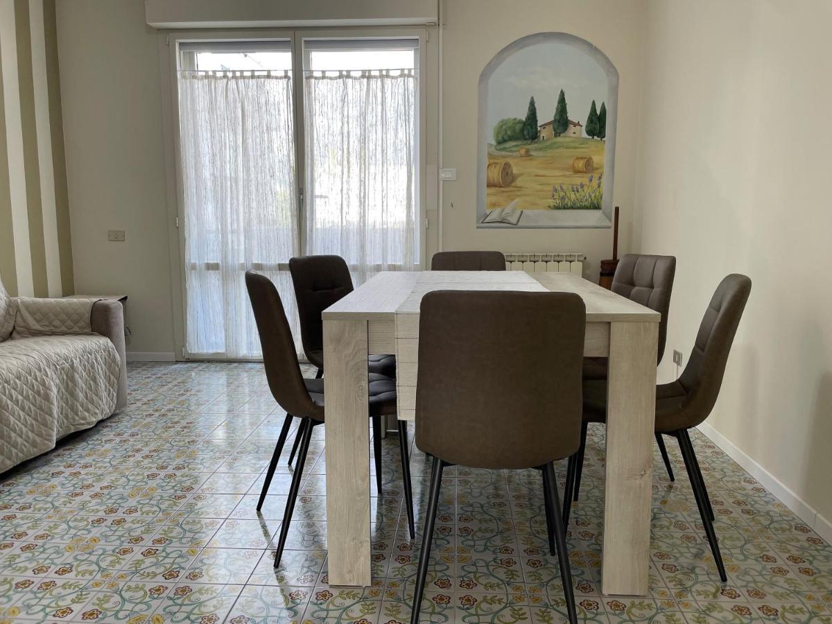 Stefano'S Guests House: 2 Bedrooms & Parking In Viareggio Buitenkant foto