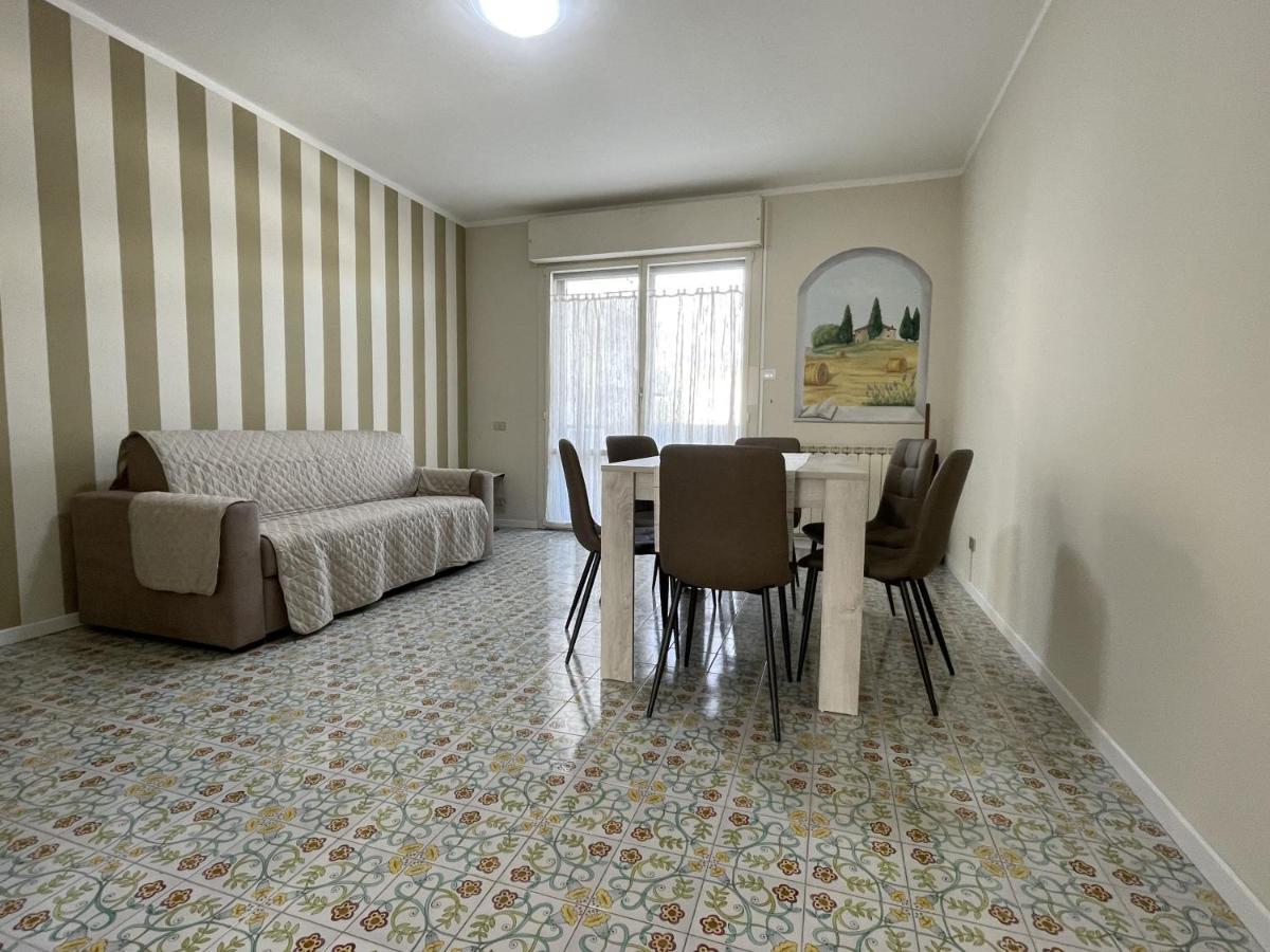 Stefano'S Guests House: 2 Bedrooms & Parking In Viareggio Buitenkant foto